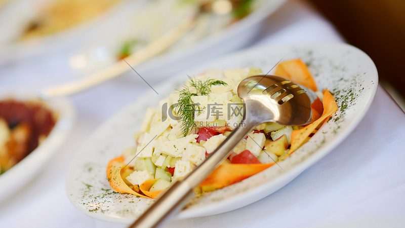 代加工食品包装，材质选择背后的秘密**